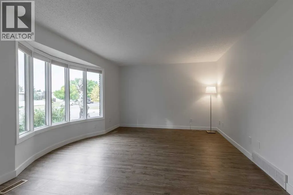 51 Temple Boulevard W