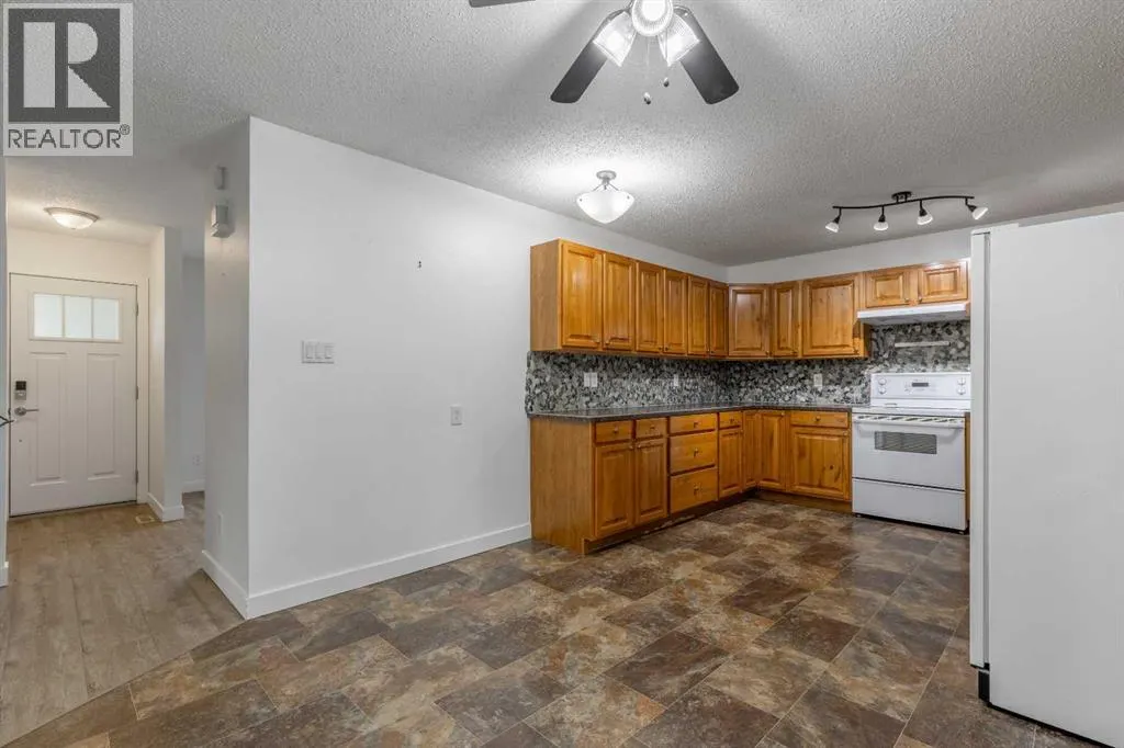 51 Temple Boulevard W
