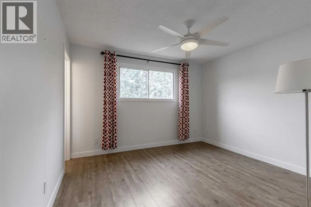 51 Temple Boulevard W