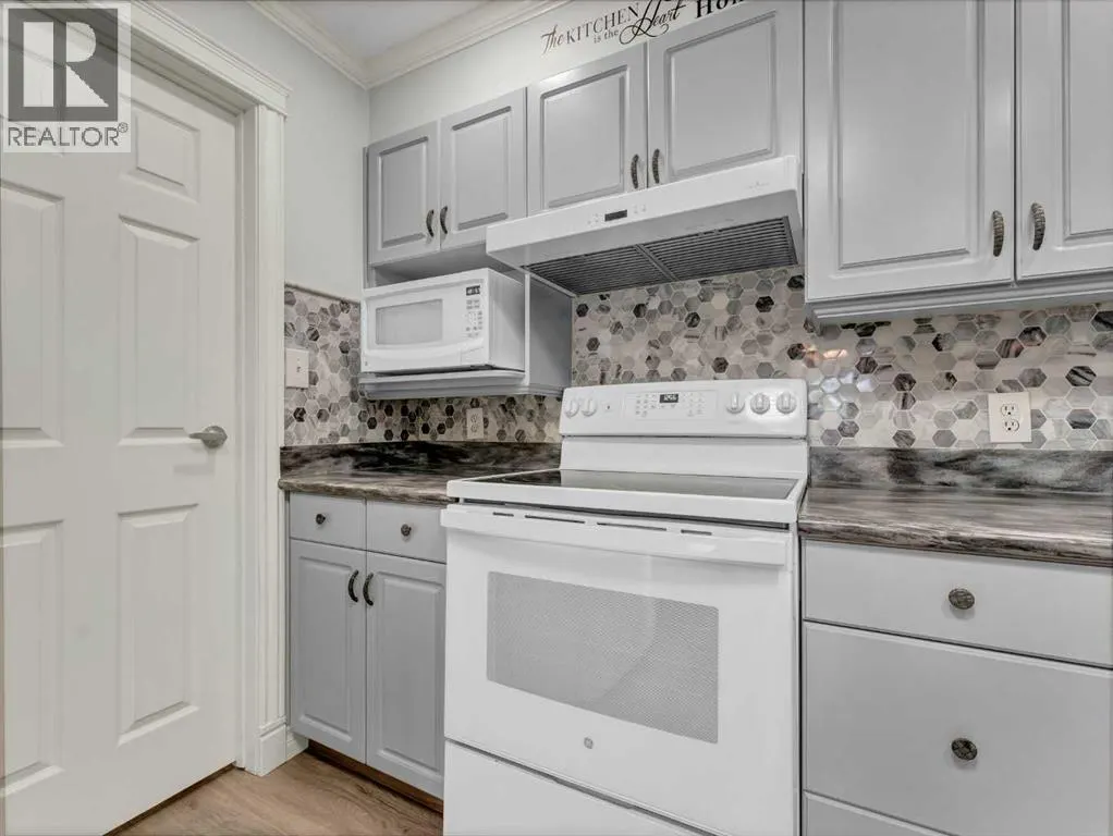 220, 1535 Southview Drive SE