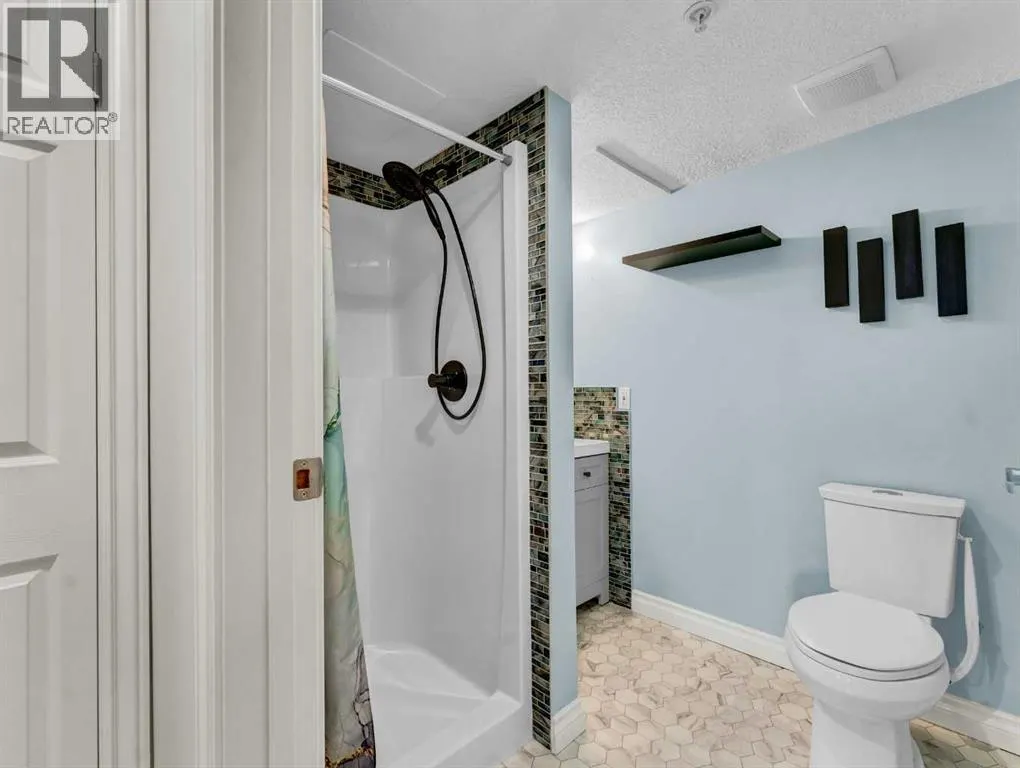 220, 1535 Southview Drive SE