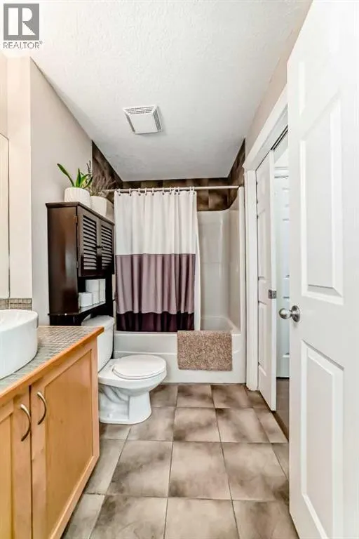 214, 2 Hemlock Crescent SW