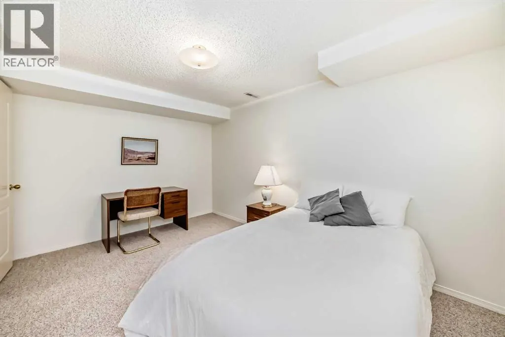 44 Hawkside Park NW