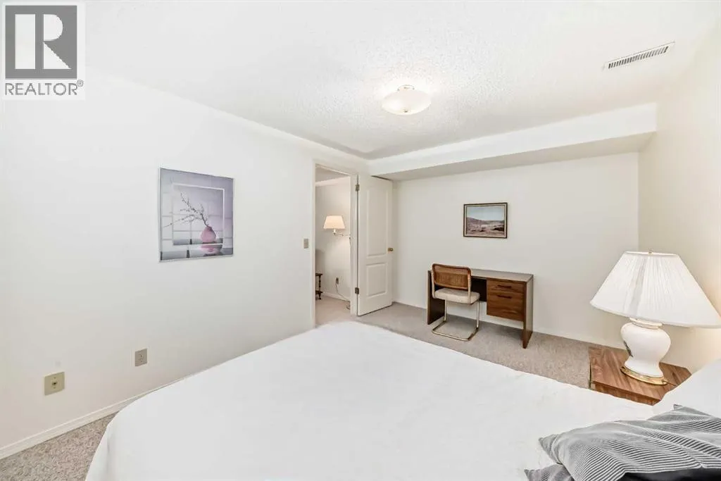44 Hawkside Park NW