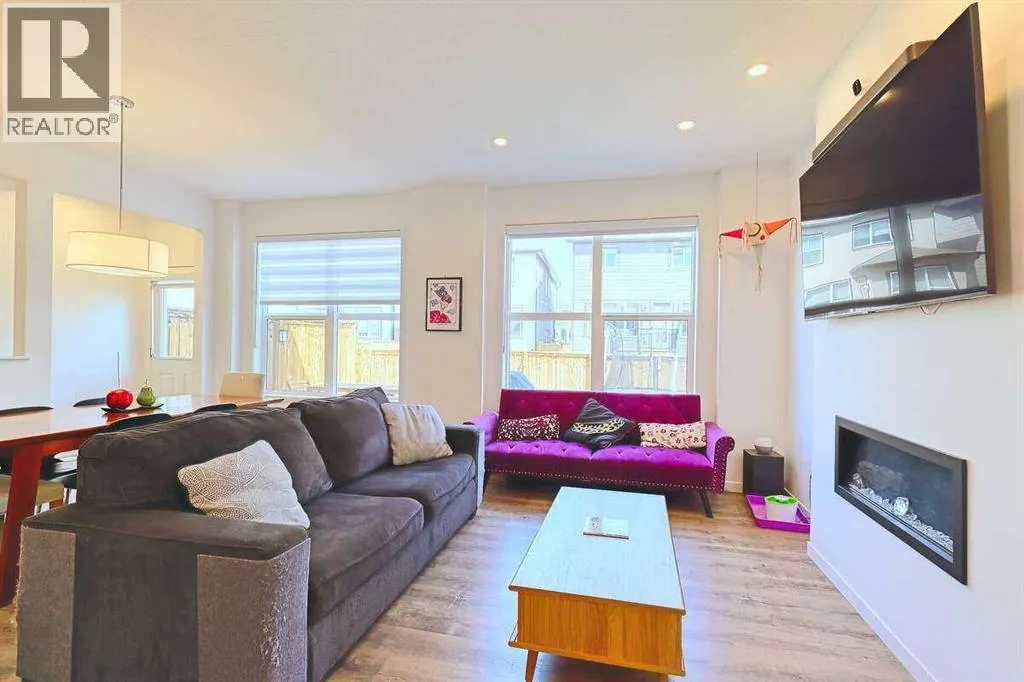 146 Arbour Lake Rise NW