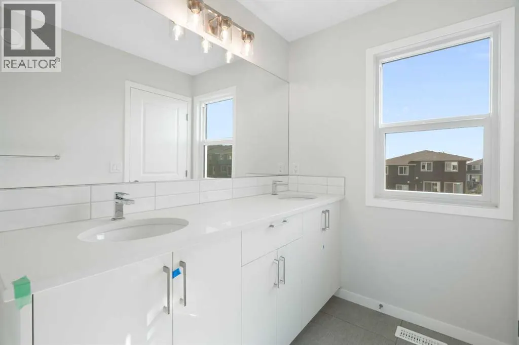 34 Herron Common NE