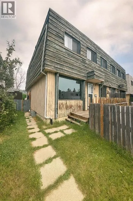 3, 11 Blackthorn Bay NE