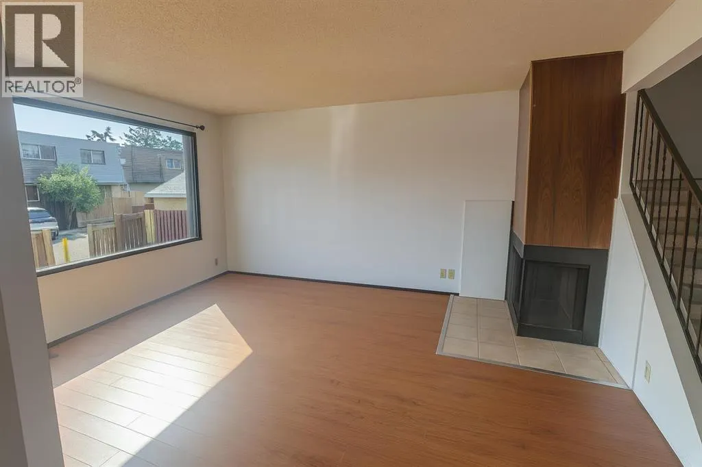 3, 11 Blackthorn Bay NE
