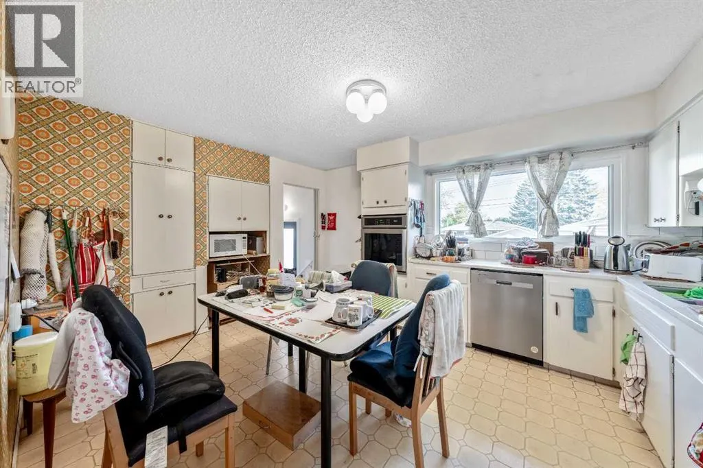 216 Havenhurst Crescent SW