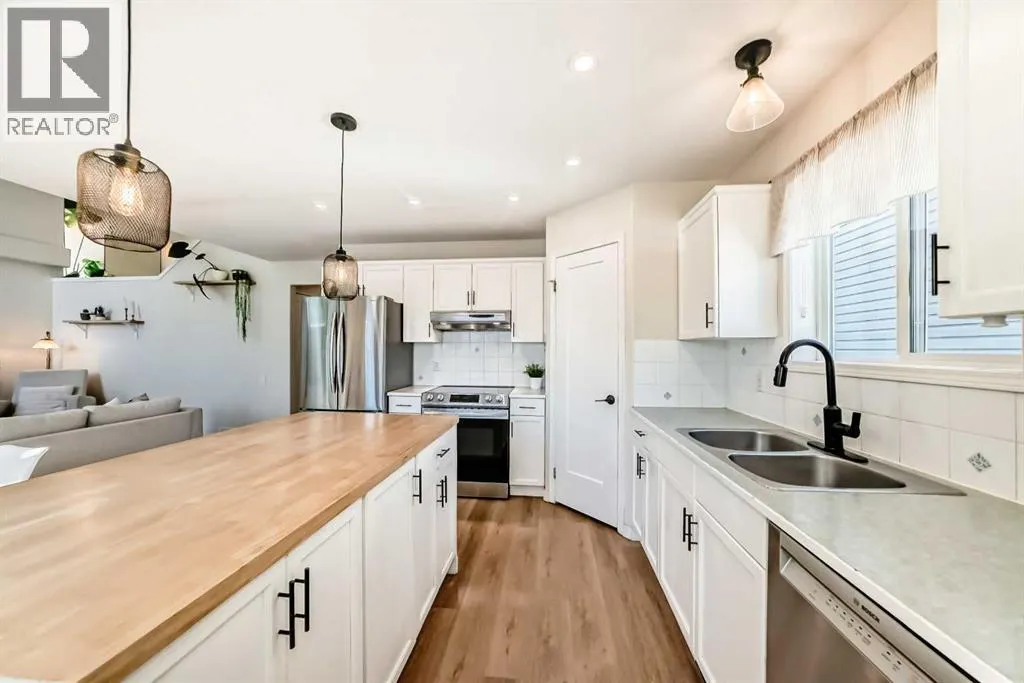 132 Hidden Valley Crescent NW