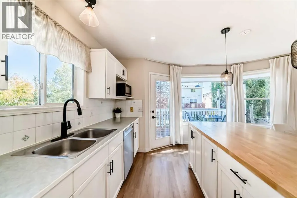 132 Hidden Valley Crescent NW
