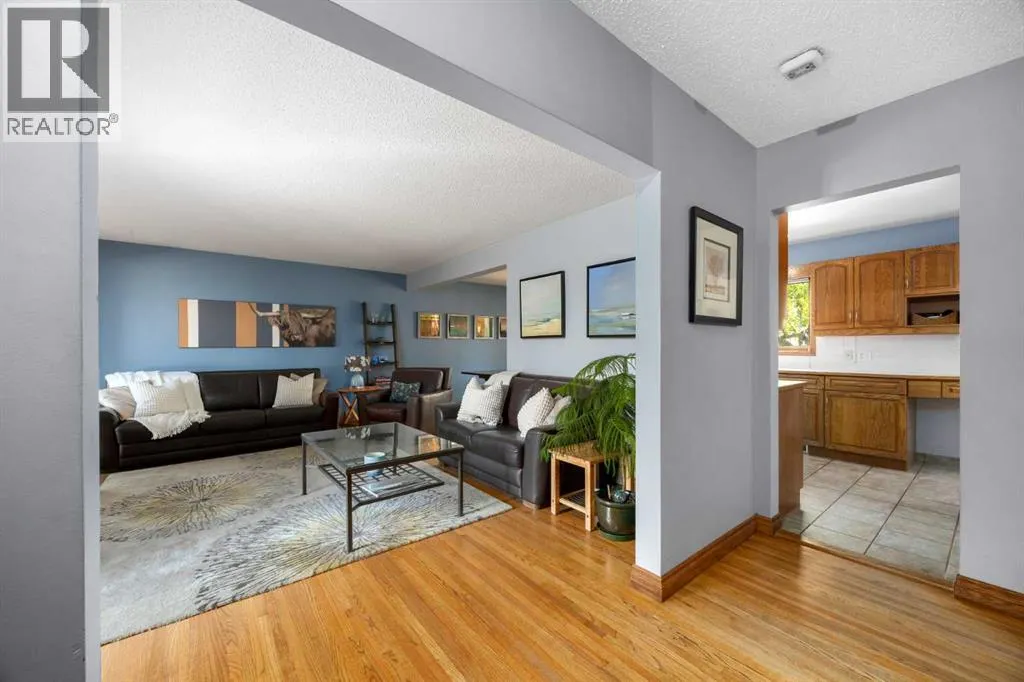 151 Waterloo Drive SW