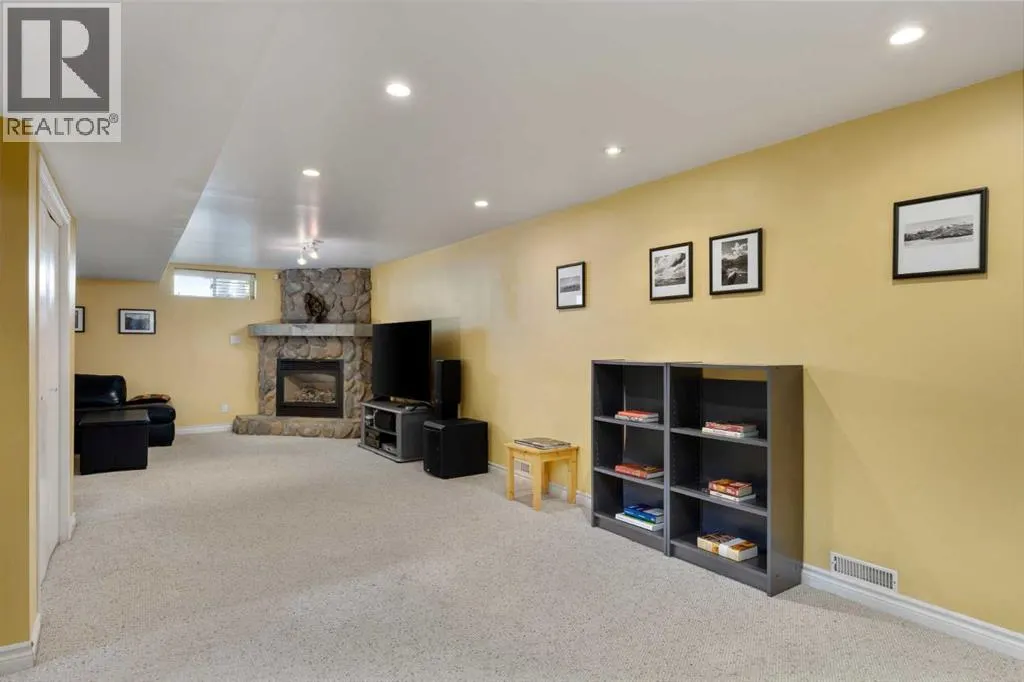 151 Waterloo Drive SW