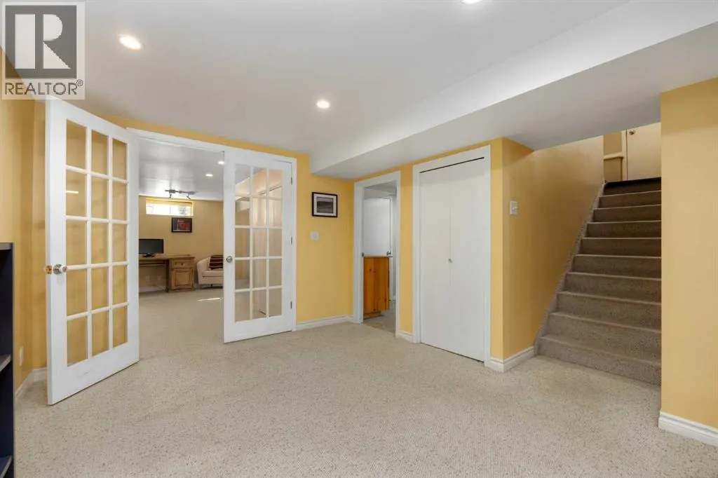 151 Waterloo Drive SW