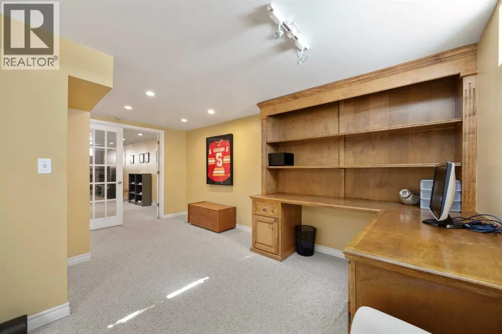 151 Waterloo Drive SW
