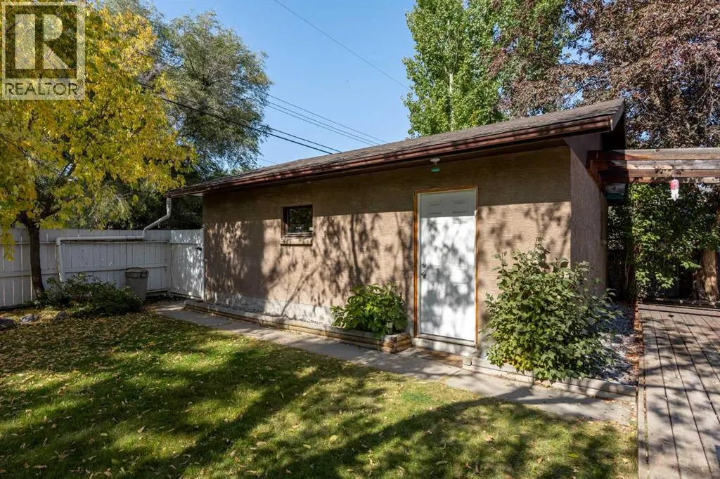 151 Waterloo Drive SW