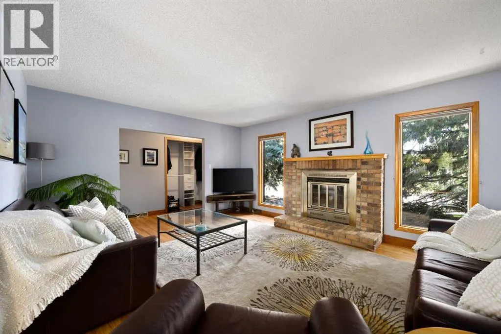 151 Waterloo Drive SW