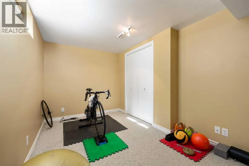 151 Waterloo Drive SW