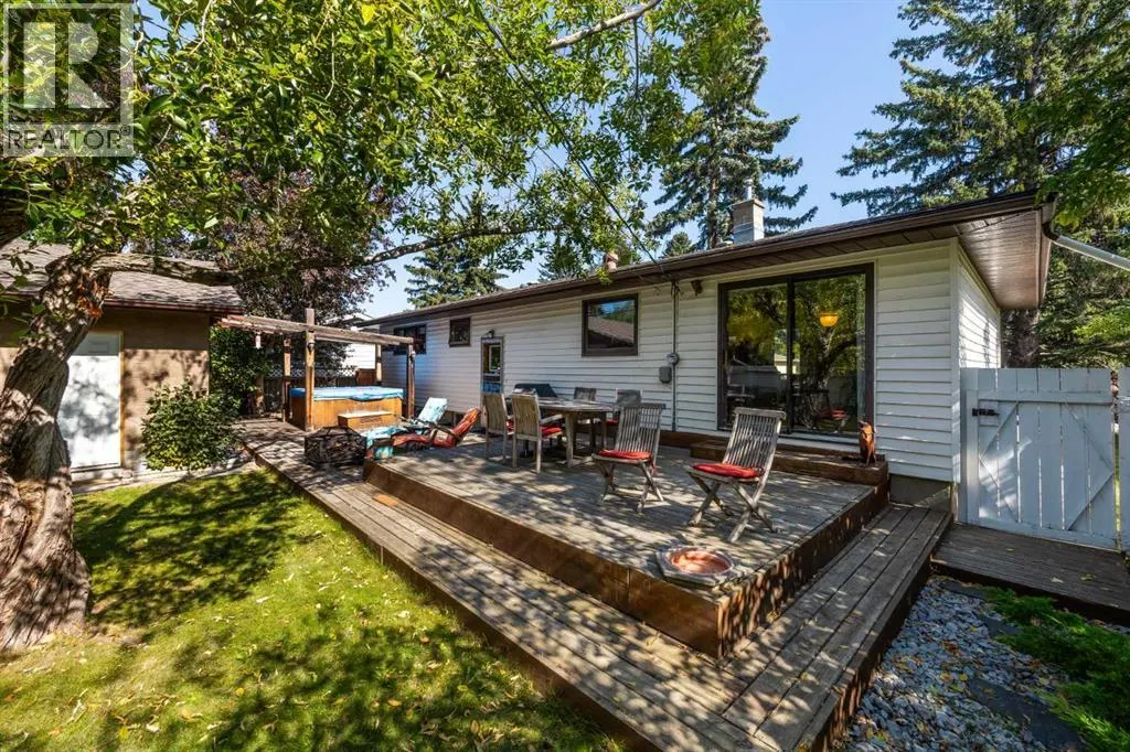 151 Waterloo Drive SW