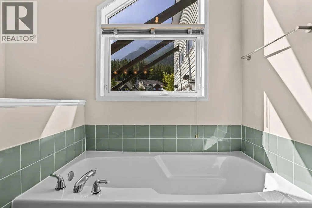 808 Lawrence Grassi Ridge