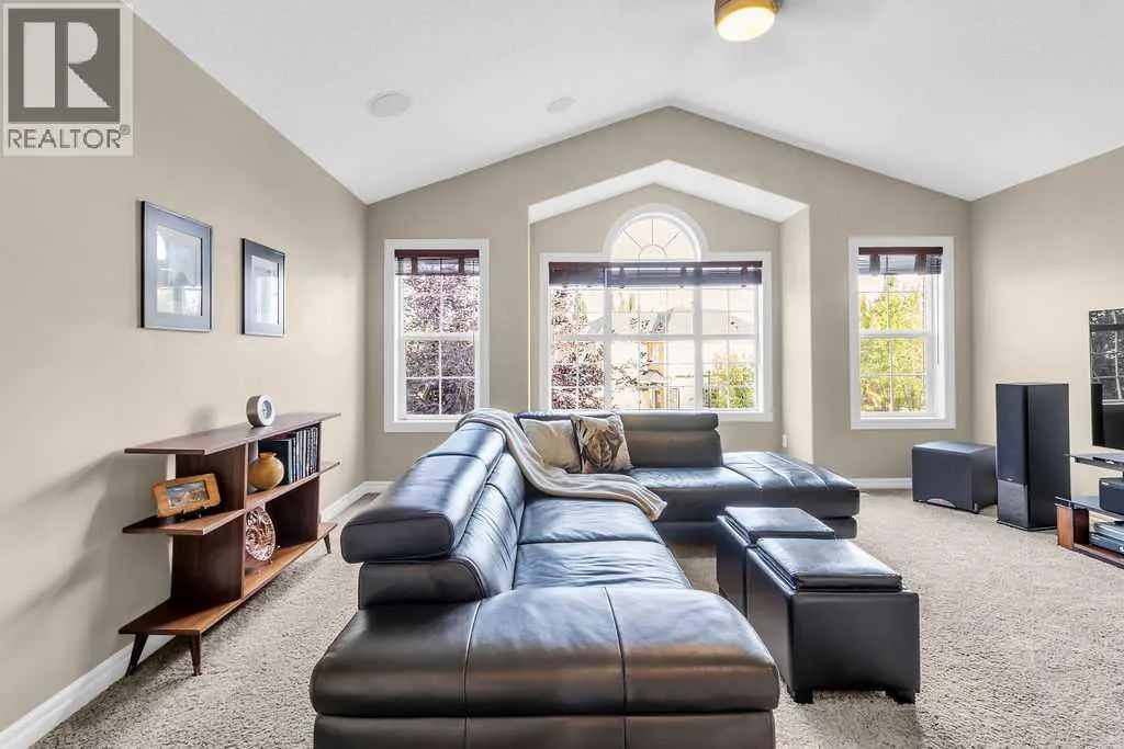122 Discovery Ridge Gardens SW