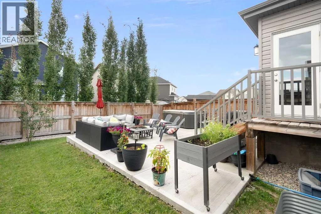 77 Copperpond Street SE