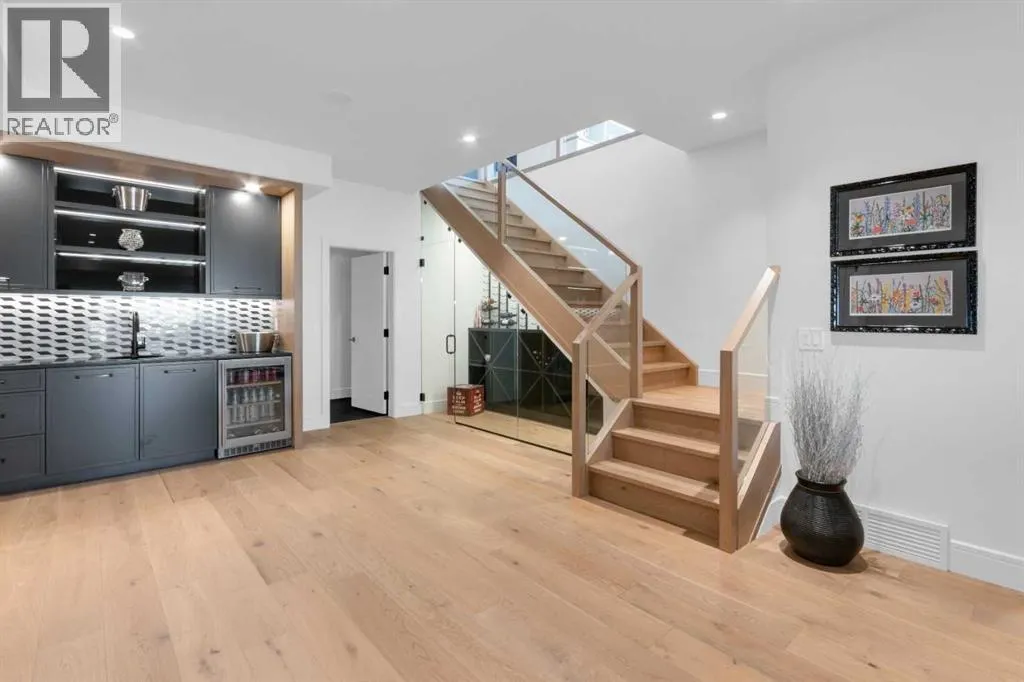 103 Elveden Court SW