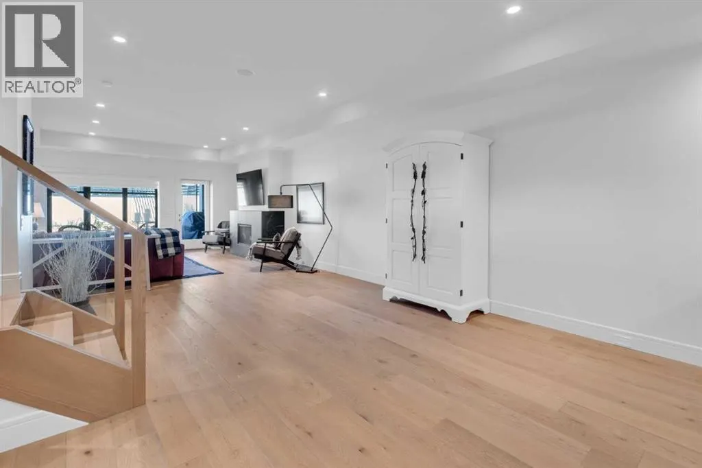 103 Elveden Court SW