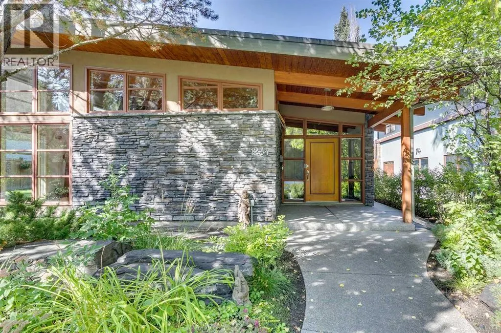 1234 Lansdowne Avenue SW