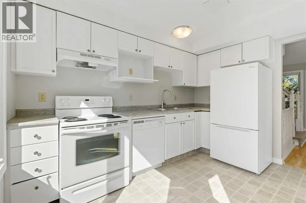12 Coachway Gardens SW