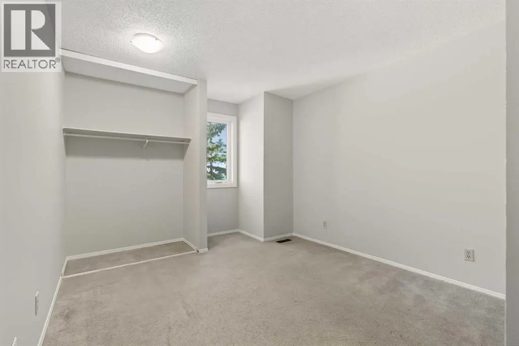 12 Coachway Gardens SW