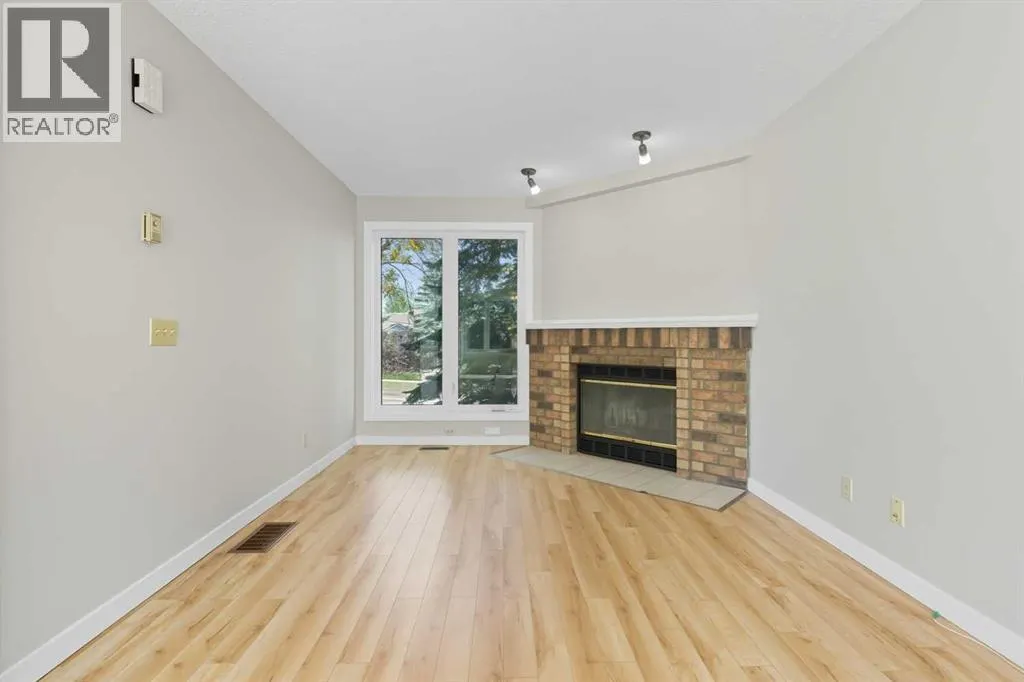 12 Coachway Gardens SW