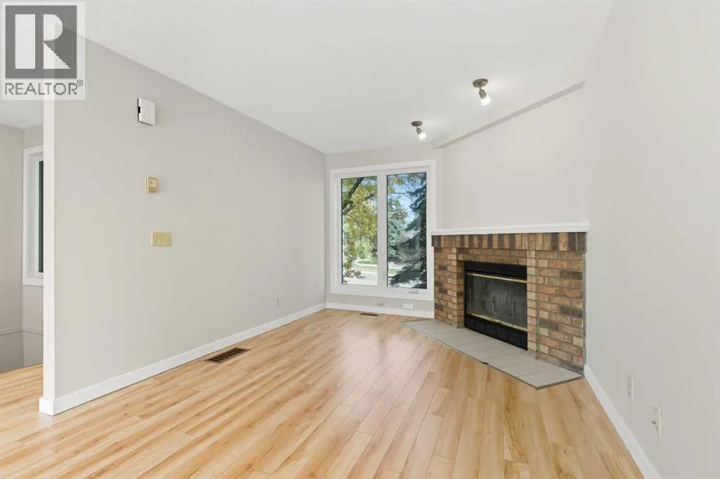 12 Coachway Gardens SW