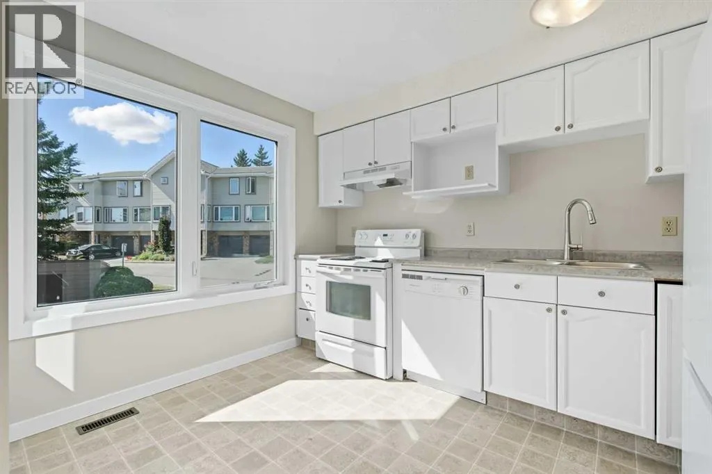 12 Coachway Gardens SW