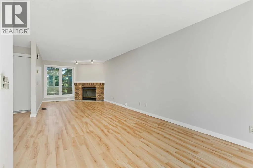 12 Coachway Gardens SW