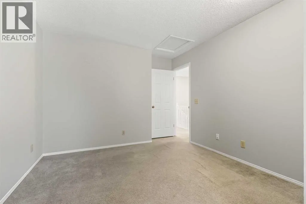 12 Coachway Gardens SW