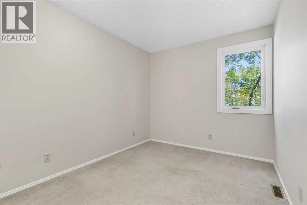 12 Coachway Gardens SW