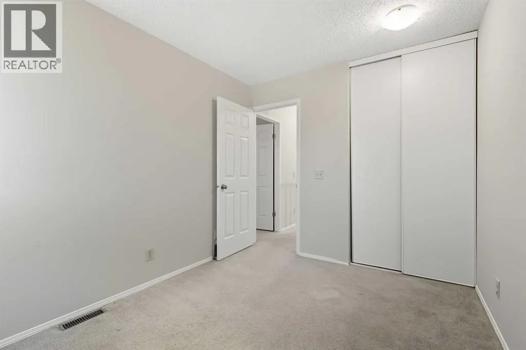 12 Coachway Gardens SW