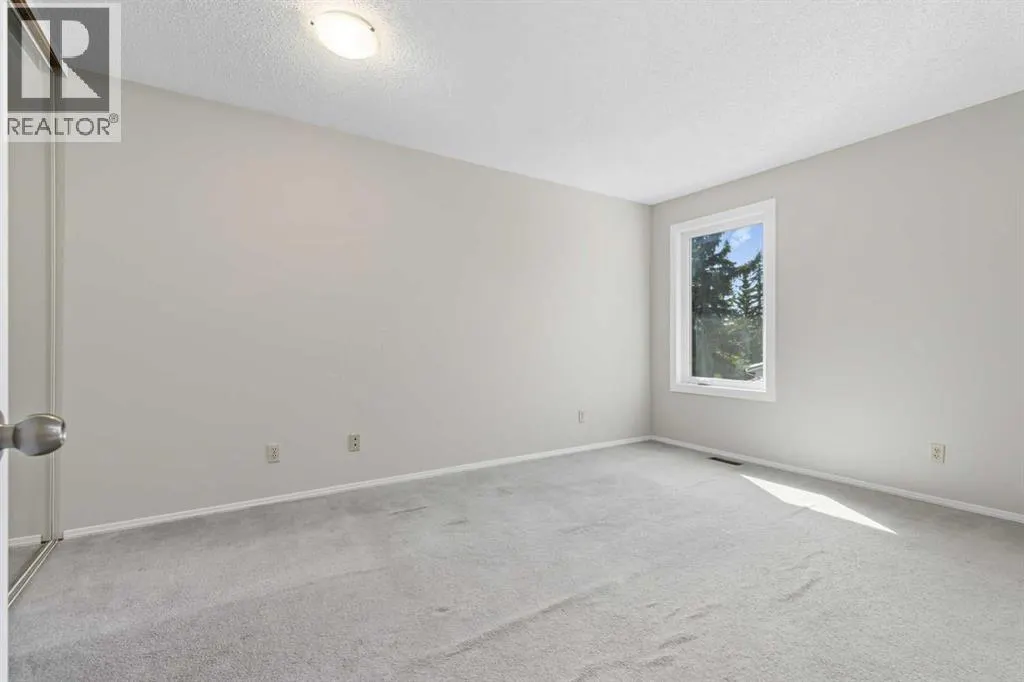 12 Coachway Gardens SW