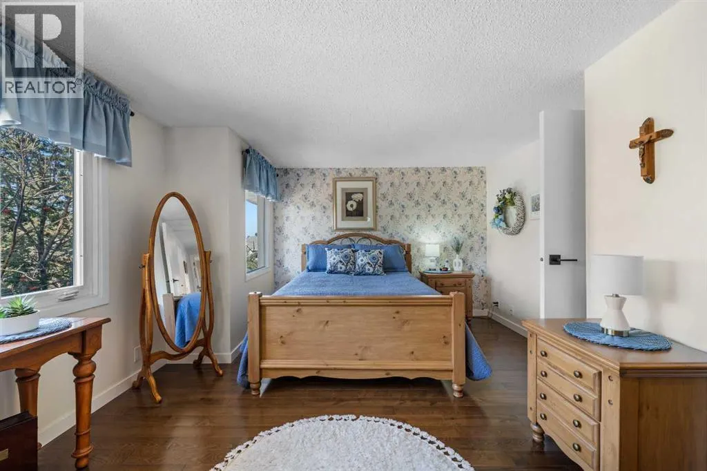 210 Queenston Heights SE