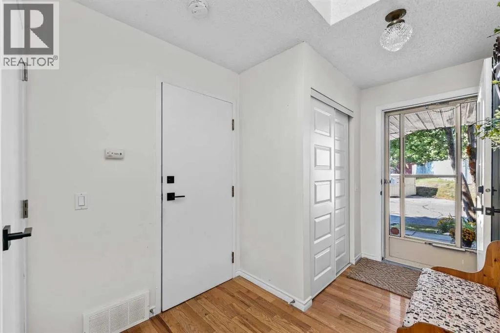 210 Queenston Heights SE