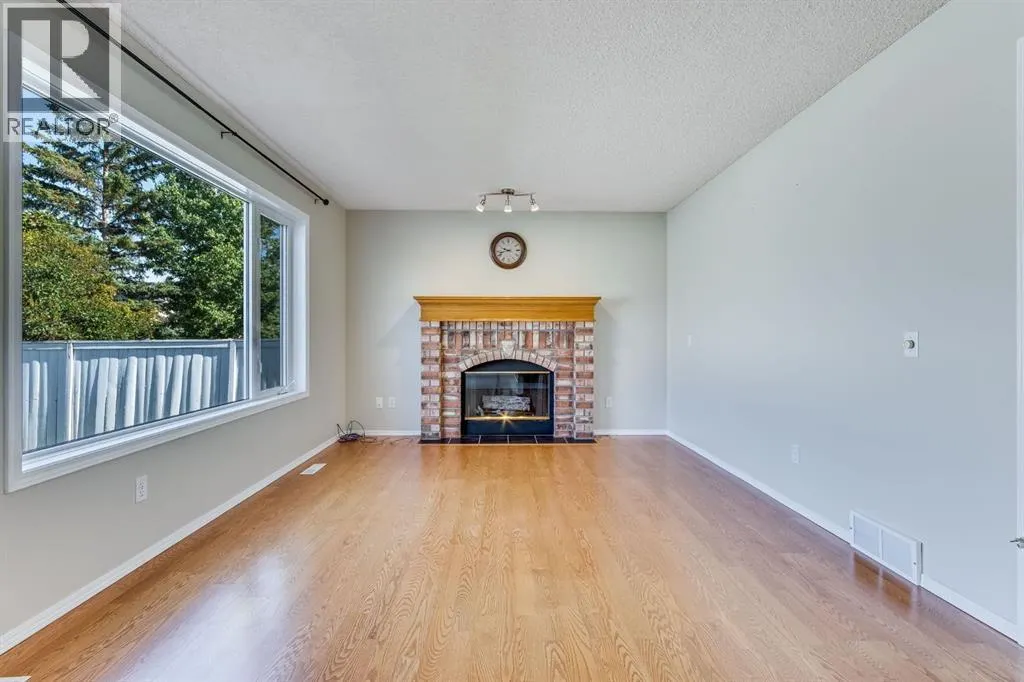 26 River Rock Crescent SE