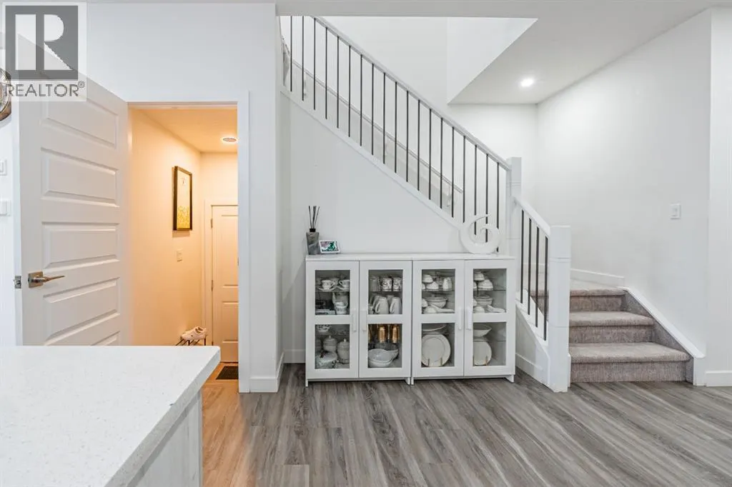 112 Midtown Close SW