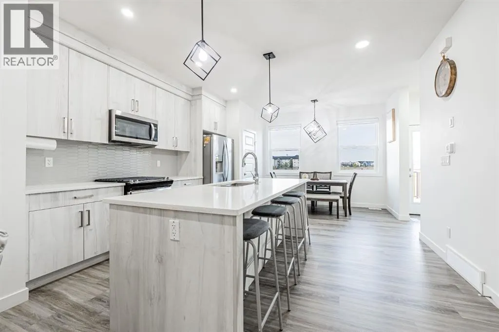 112 Midtown Close SW