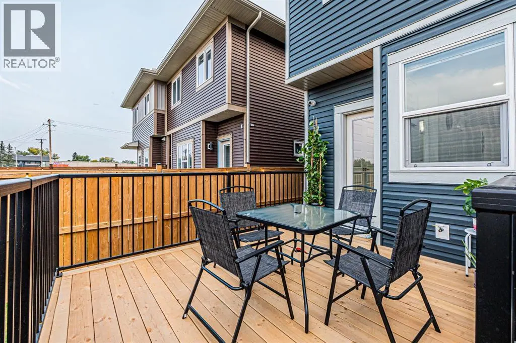112 Midtown Close SW