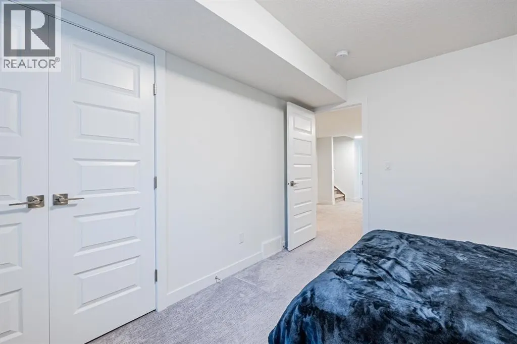 112 Midtown Close SW