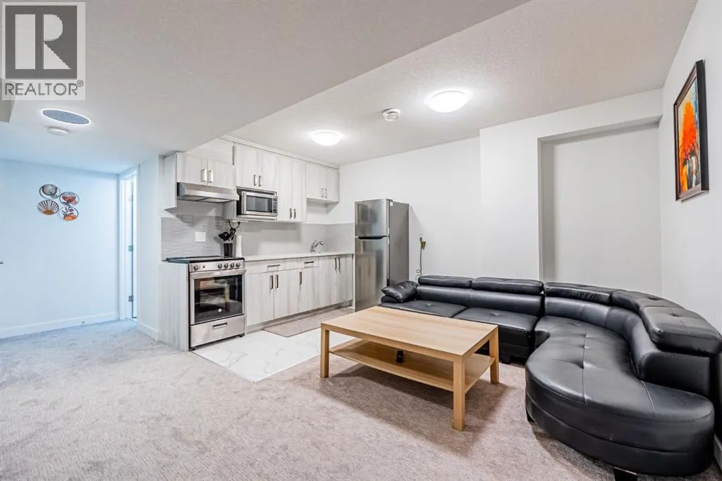 112 Midtown Close SW