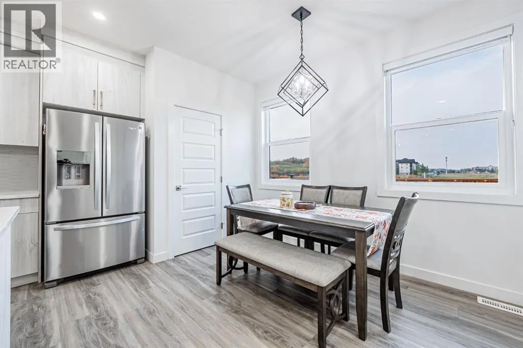 112 Midtown Close SW