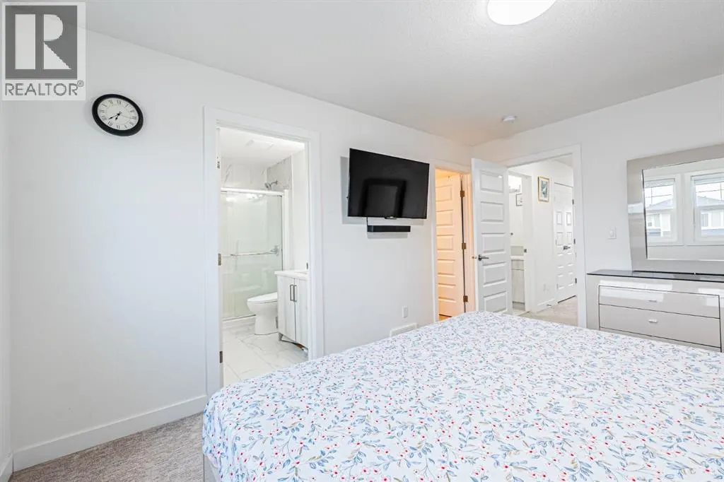 112 Midtown Close SW