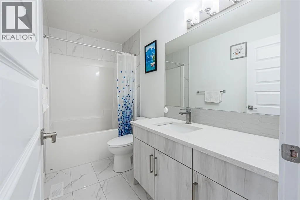 112 Midtown Close SW